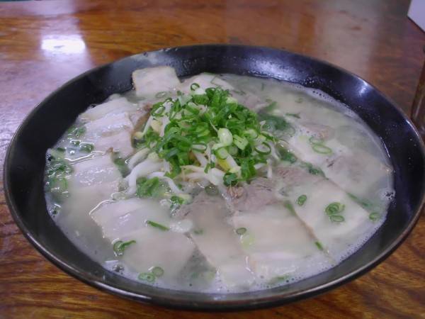 やわらかいチャーシューがたっぷりのチャーシュー麺