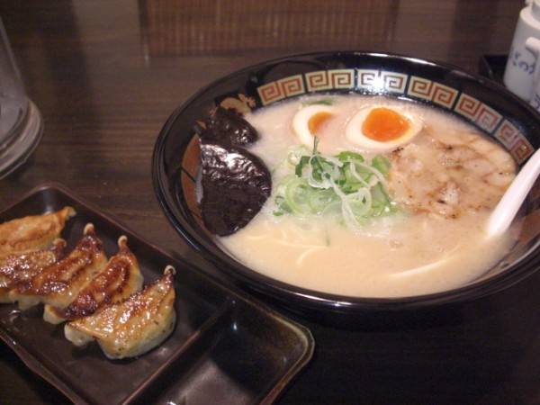 あっさりとんこつラーメン・餃子