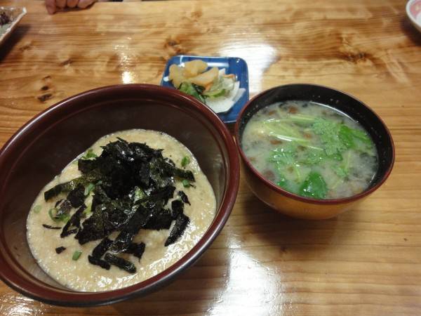 飲んだ後でもさらっと食べれる”とろろご飯”。明日も頑張れそう☆