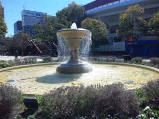 公園の真ん中にある噴水