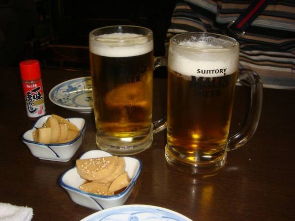 まずはお通しで乾杯　ビール生；480円