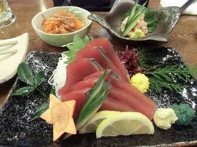 新鮮な刺身と福島ならではの一品料理