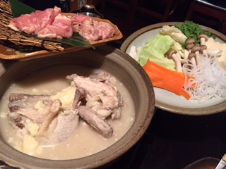 濃厚鳥スープの水炊き。山口県の地鶏と野菜がたっぷり！！