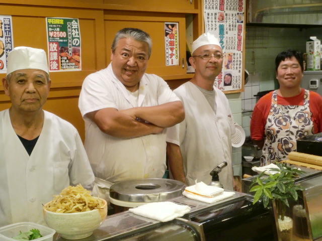 粋が売りのとも栄鮨のみなさん。