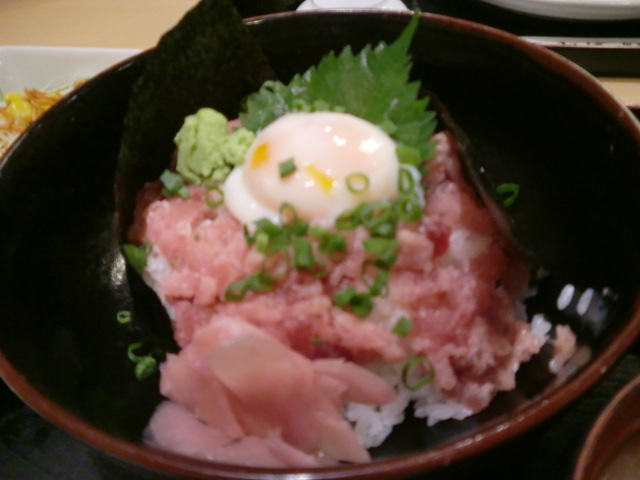 「かけおち丼」大満足、間違いなし。