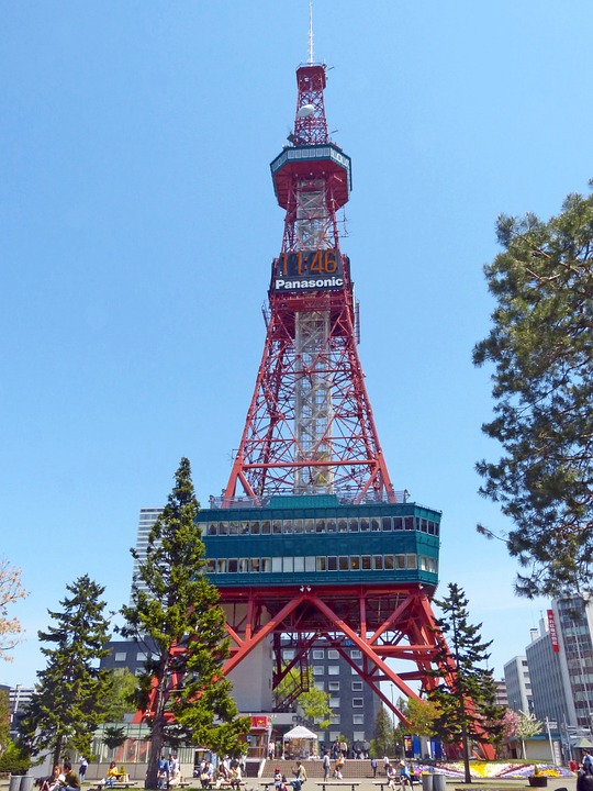 下からでも圧巻の札幌のシンボル。