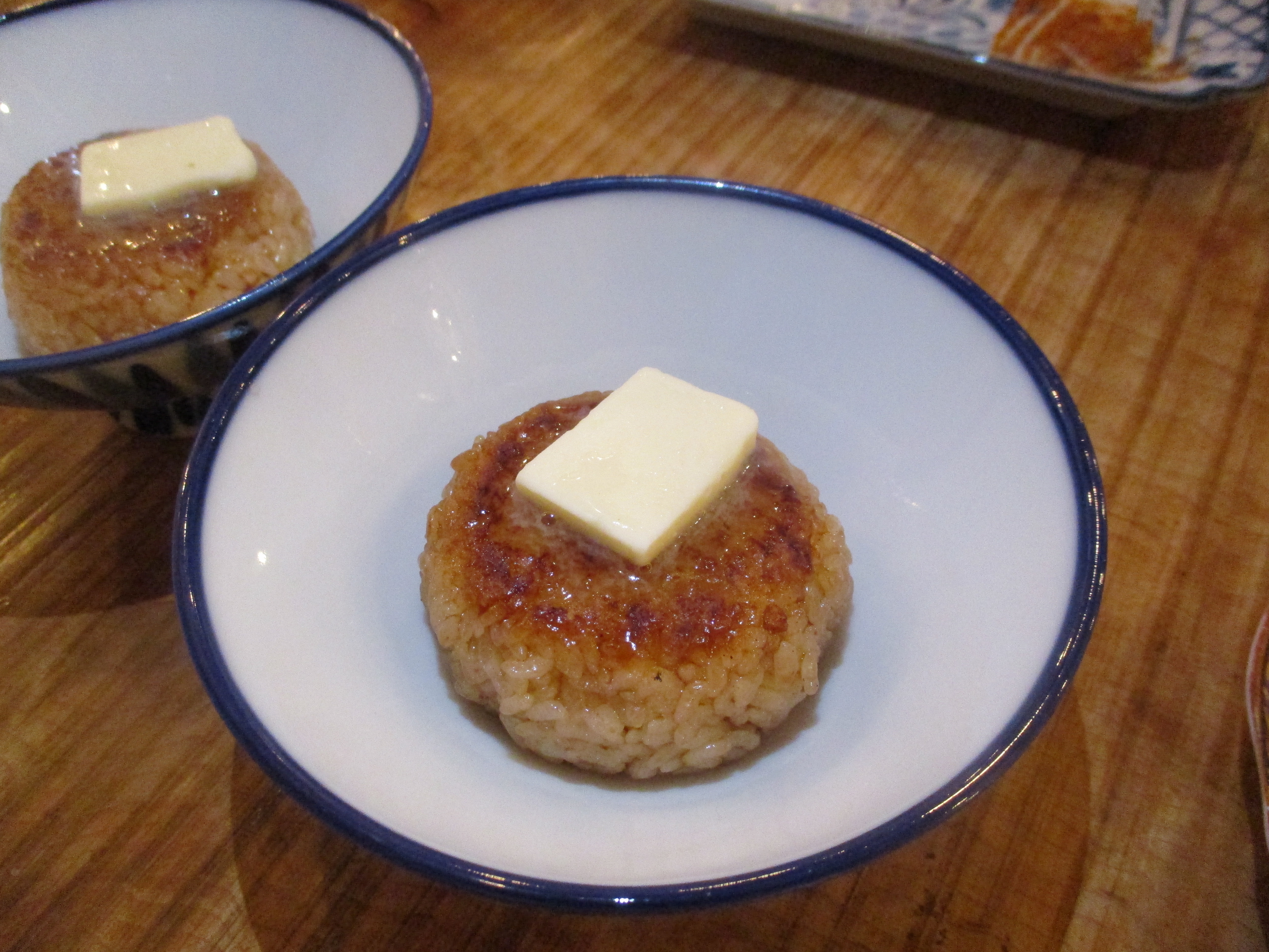 〆は焼きおにぎり上にバターのトッピング♪