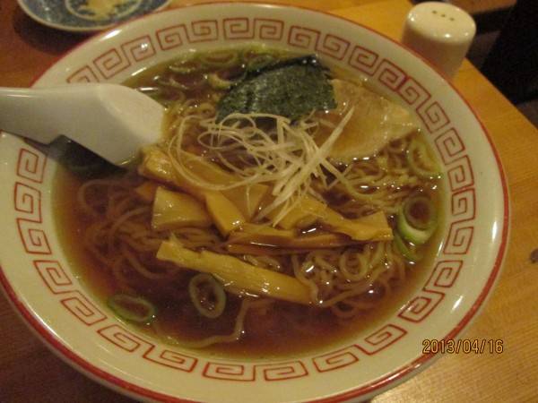 八戸ラーメン風の煮干し出汁ベースです