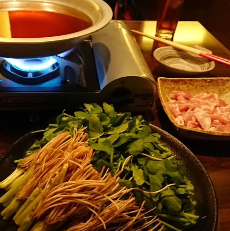 今や仙台冬の名物「せり鍋」