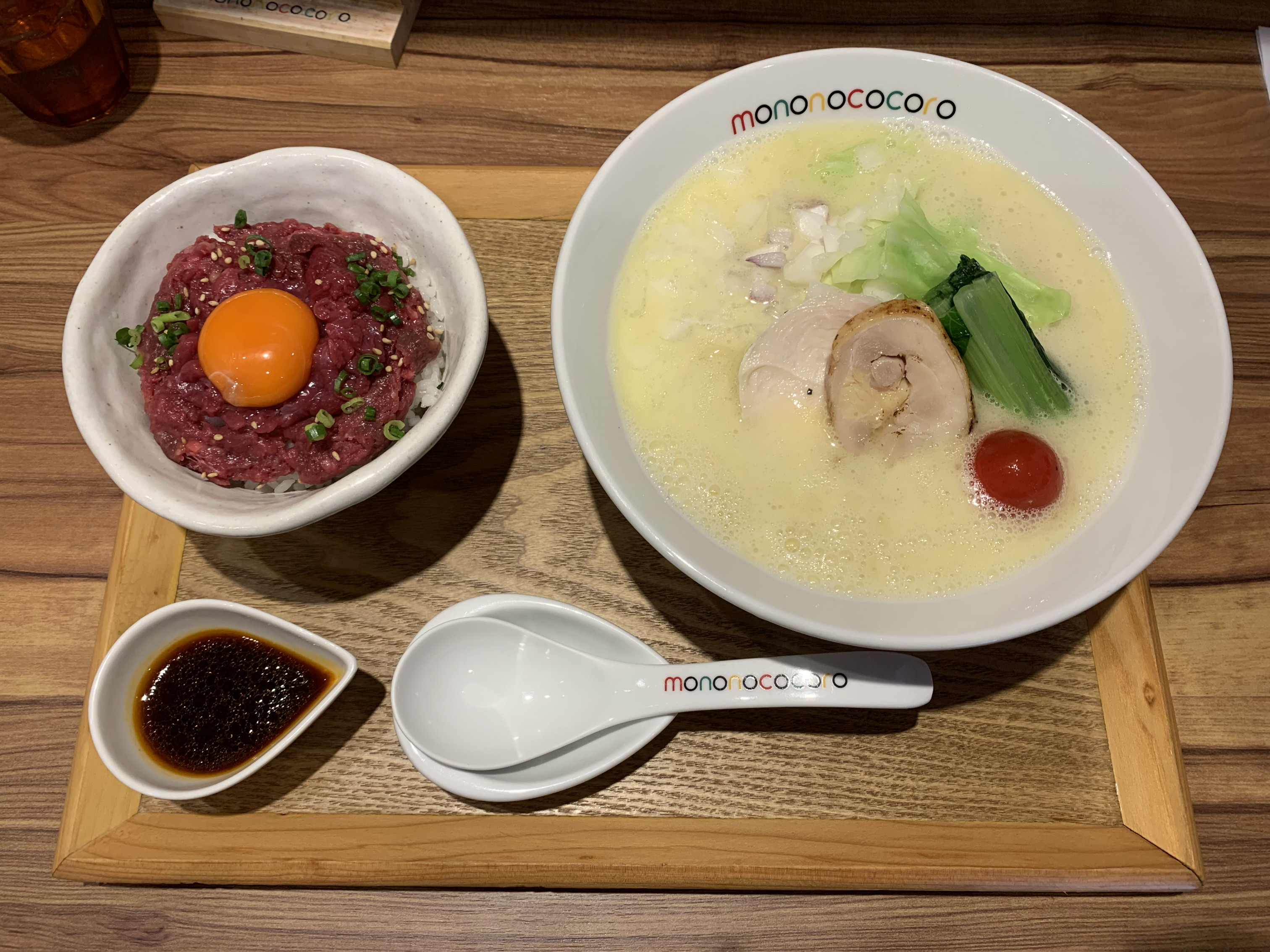 馬とろ丼と純鶏白湯らーめん