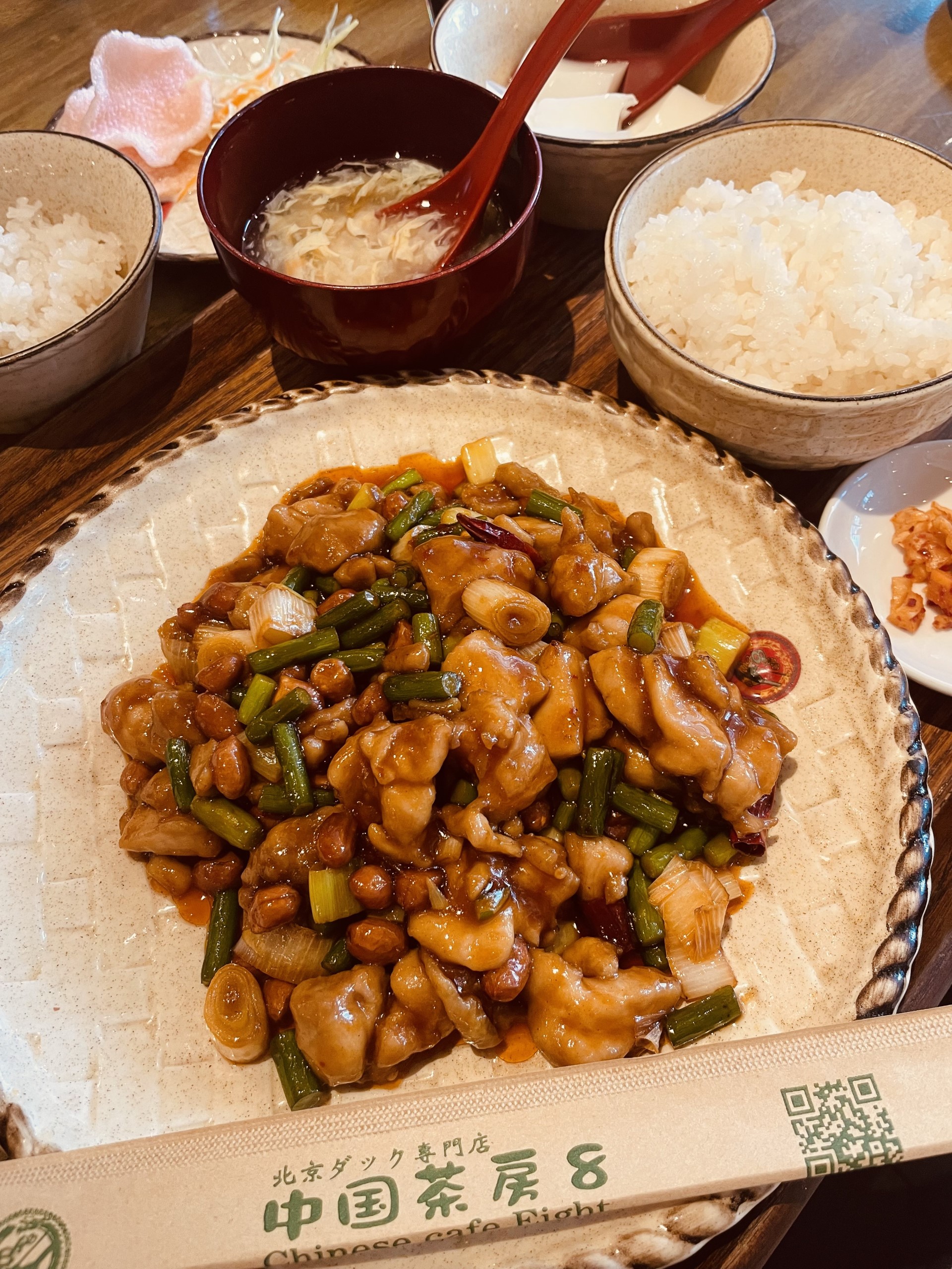 ランチメニュー　鶏肉と落花生の甘辛炒め　880円（税込み）