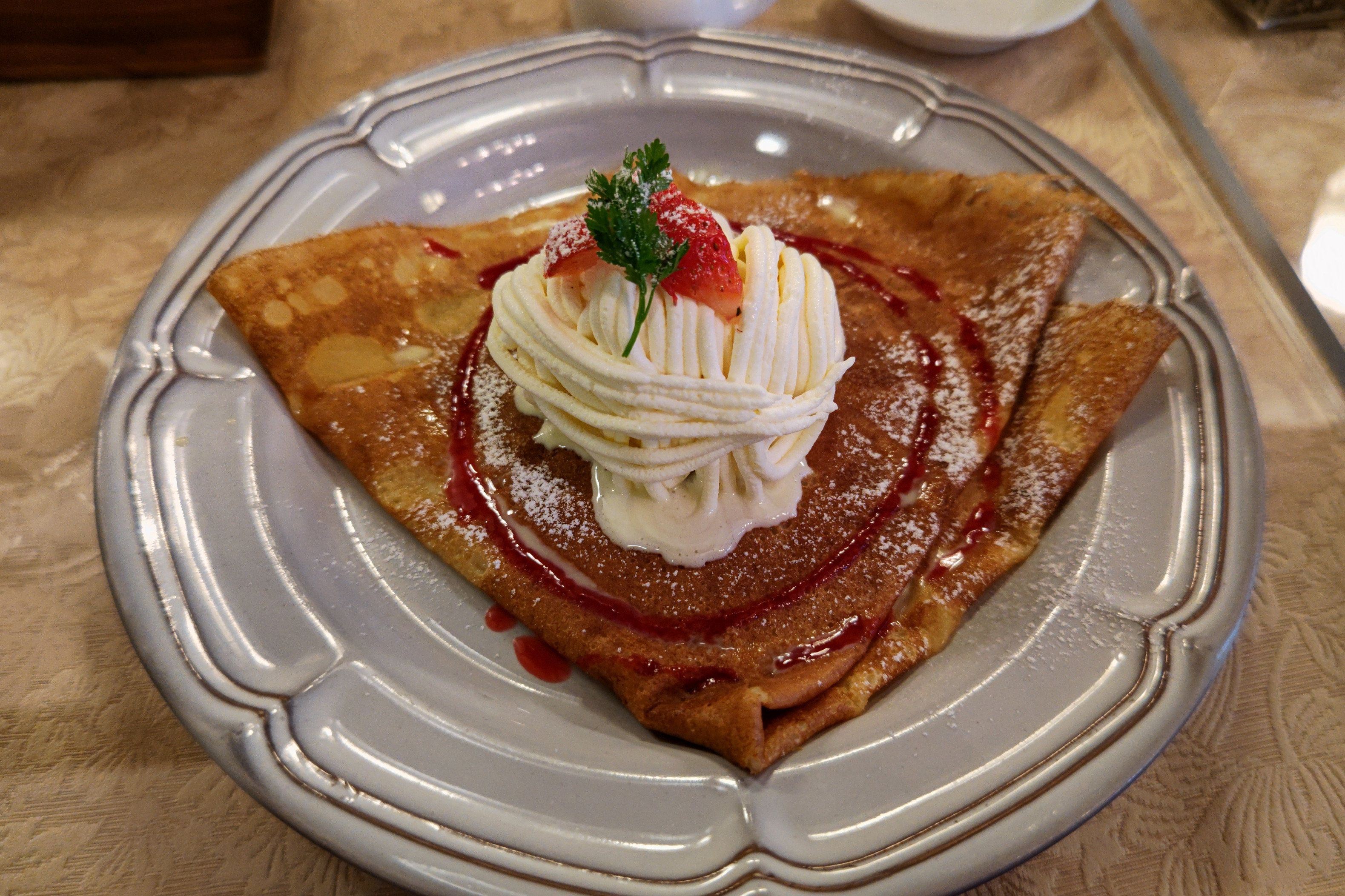 本日のクレープ・イチゴのモンブラン