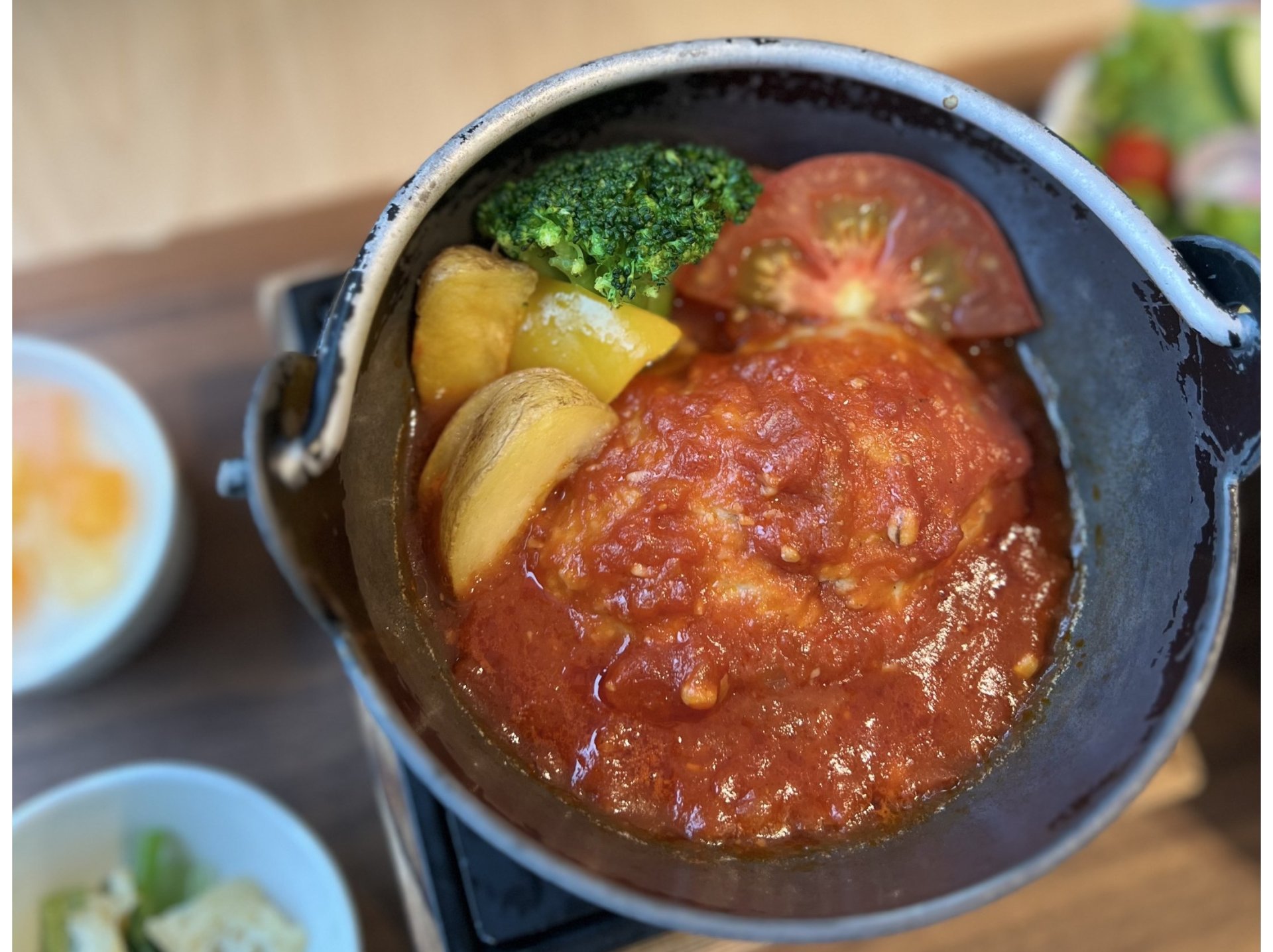 鉄鍋トマトみそハンバーグ定食