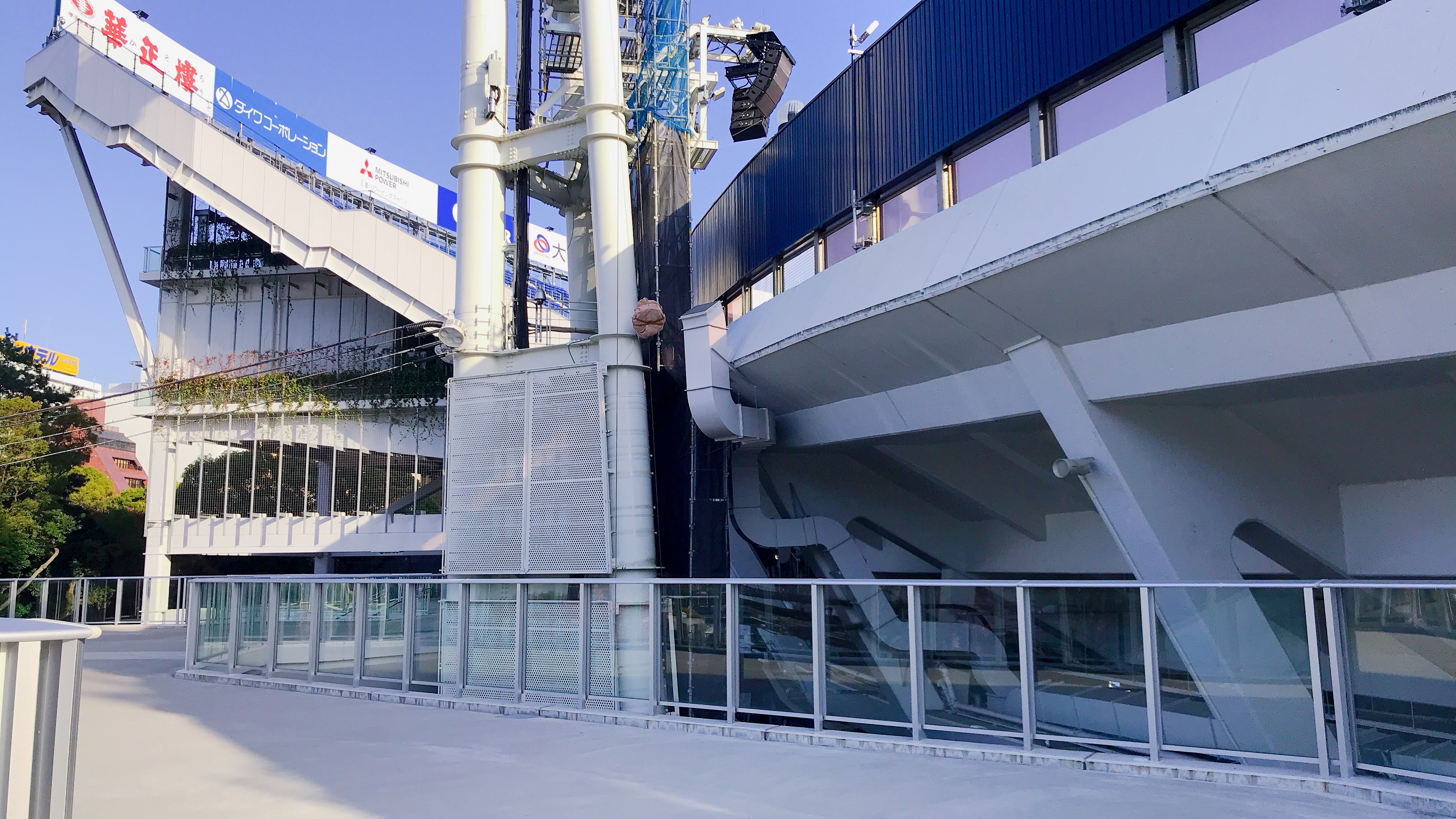 横浜スタジアム２階スロープ
