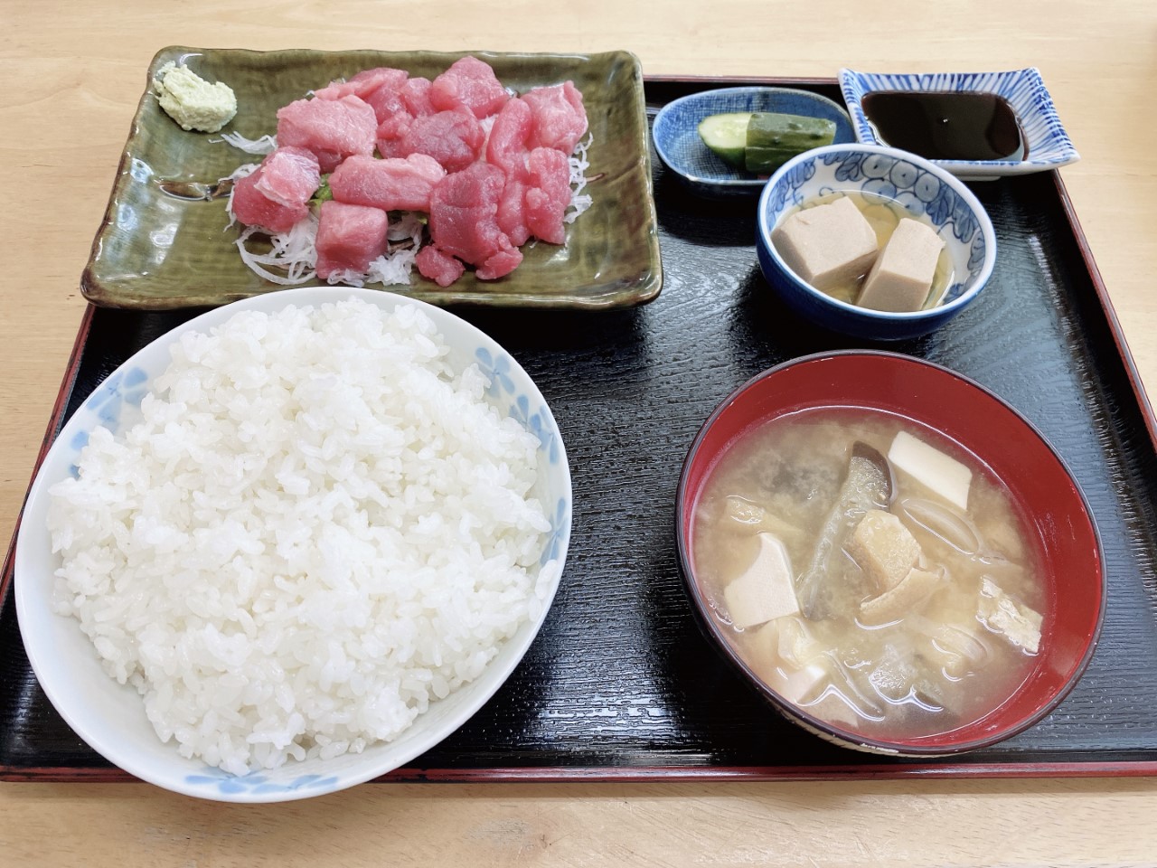 マグロぶつ定食　850円