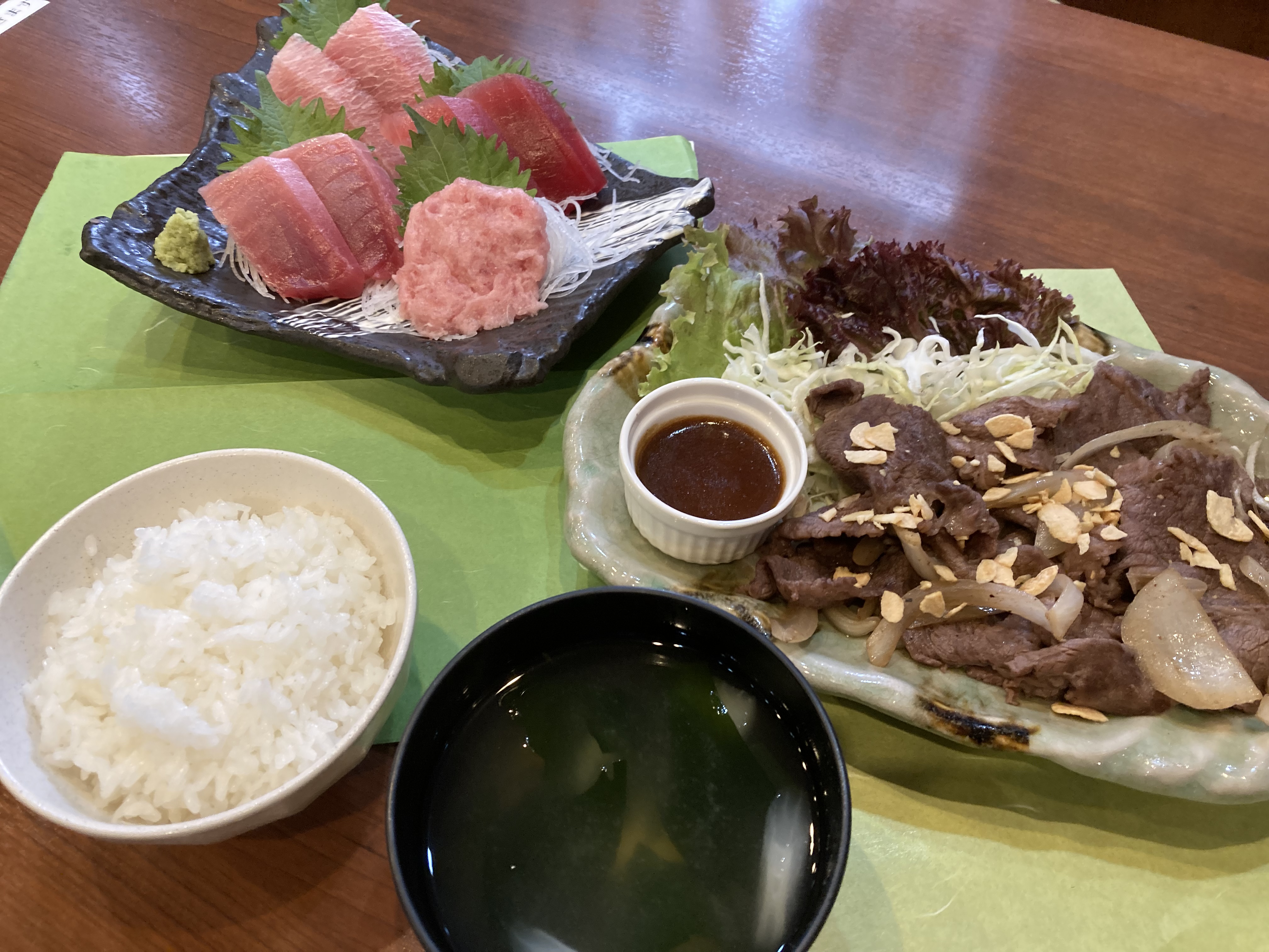 飛騨牛焼肉&マグロづくし4点盛り